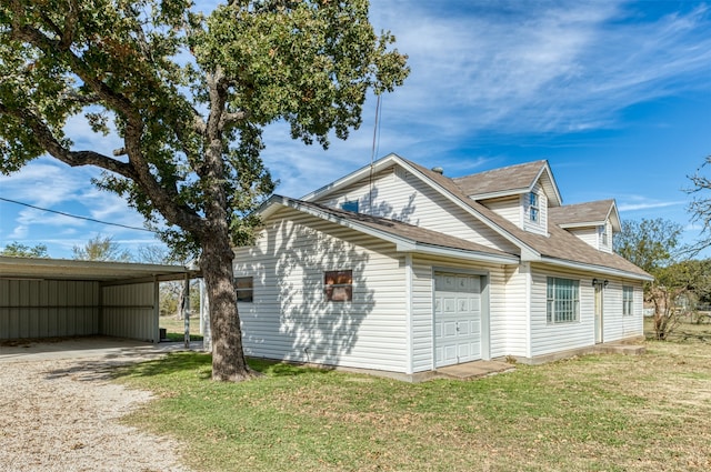 view of side of property featuring a carport and a lawn