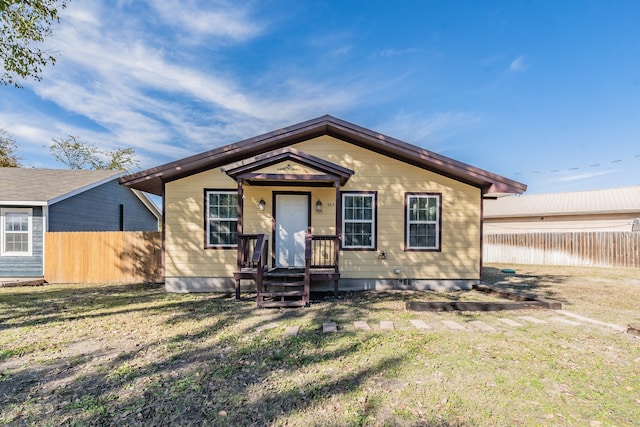 view of front of property with a front yard