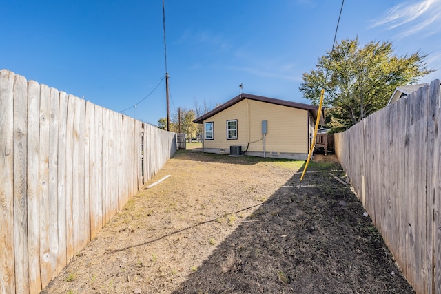 view of yard featuring cooling unit