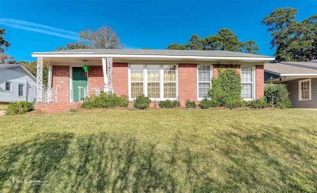 view of front of property with a front lawn