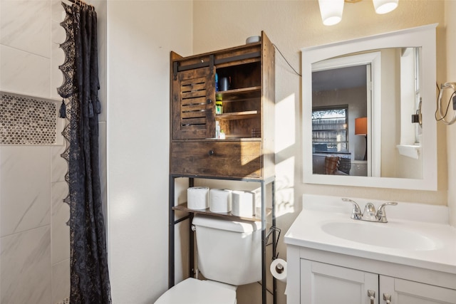 bathroom with vanity, curtained shower, and toilet