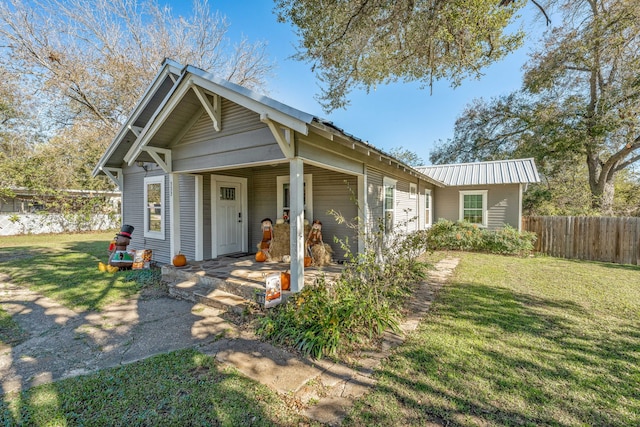 view of front of property with a front yard