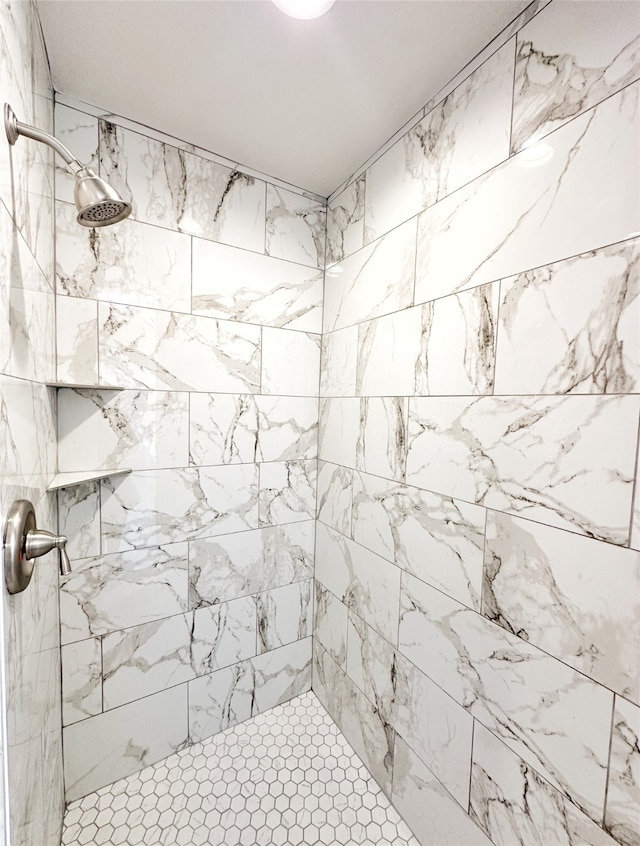 bathroom featuring tiled shower