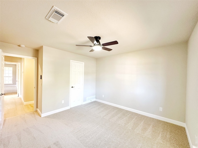 unfurnished room featuring ceiling fan and light colored carpet