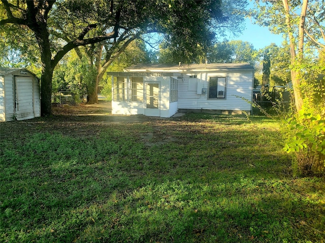 exterior space featuring a lawn