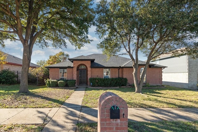 single story home featuring a front lawn