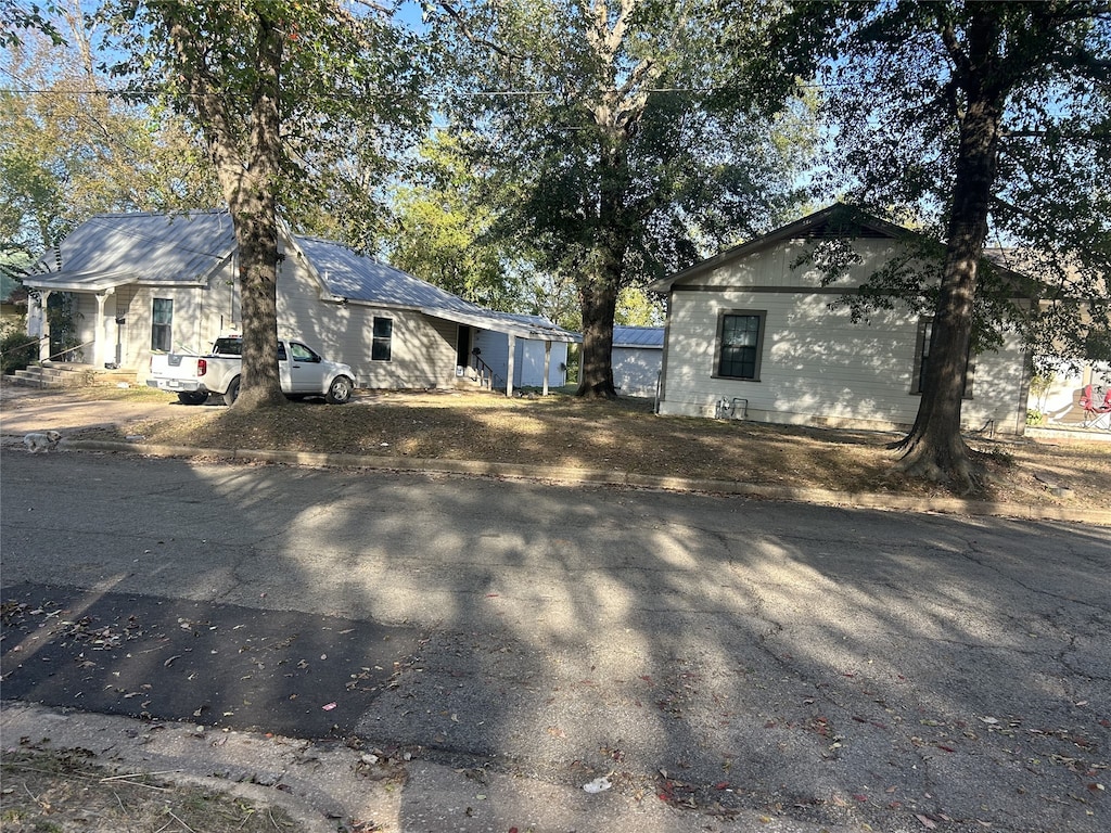 view of home's exterior