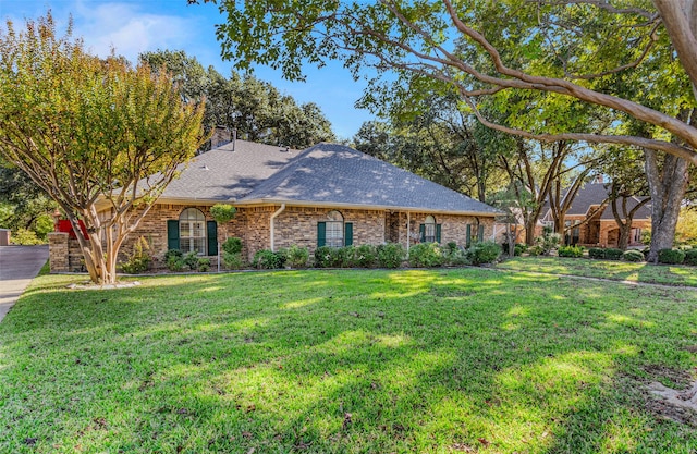 ranch-style home with a front yard