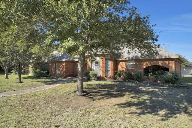 view of front facade with a front yard