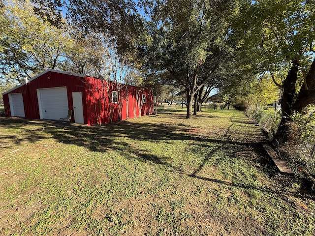 view of yard featuring a garage and an outdoor structure