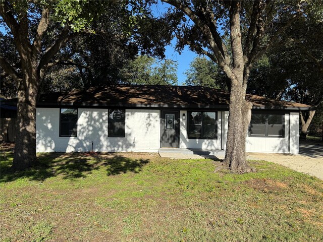 ranch-style house with a front lawn