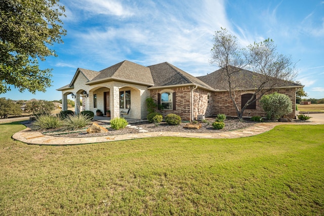 view of front of property featuring covered porch and a front lawn