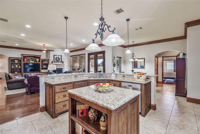 washroom with washing machine and clothes dryer, light tile patterned floors, cabinets, and sink