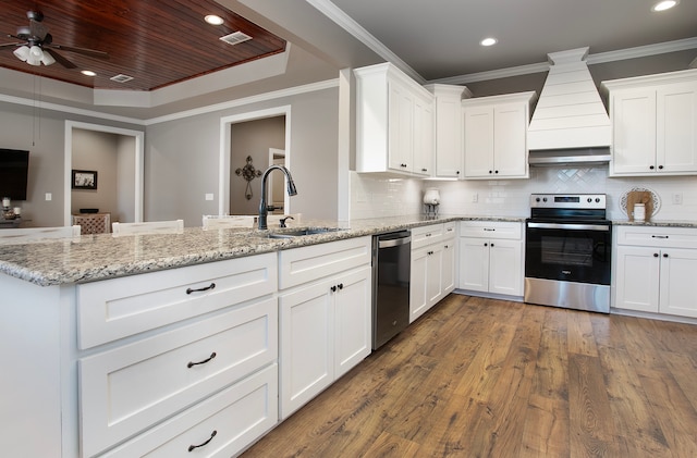 kitchen featuring sink, stainless steel appliances, backsplash, white cabinets, and custom exhaust hood