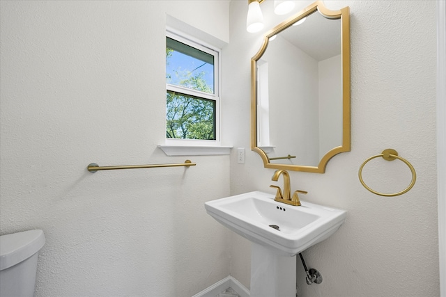 bathroom featuring toilet and sink