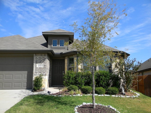 view of front facade featuring a front yard and a garage