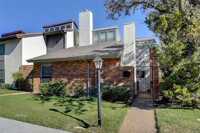 view of front of property with a front yard