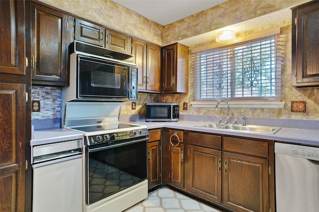 kitchen with sink, stainless steel appliances, and tasteful backsplash