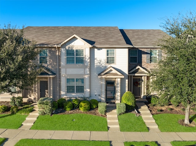 view of front of home featuring a front lawn