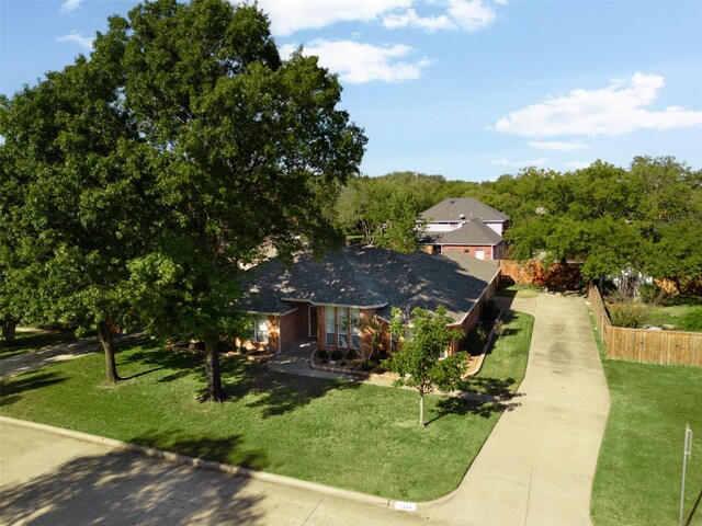 view of front of home featuring a front yard and fence