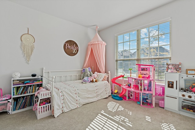 bedroom with carpet flooring