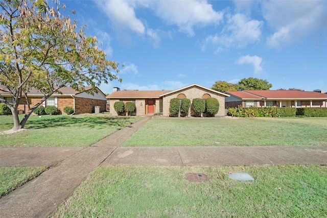 ranch-style house featuring a front lawn