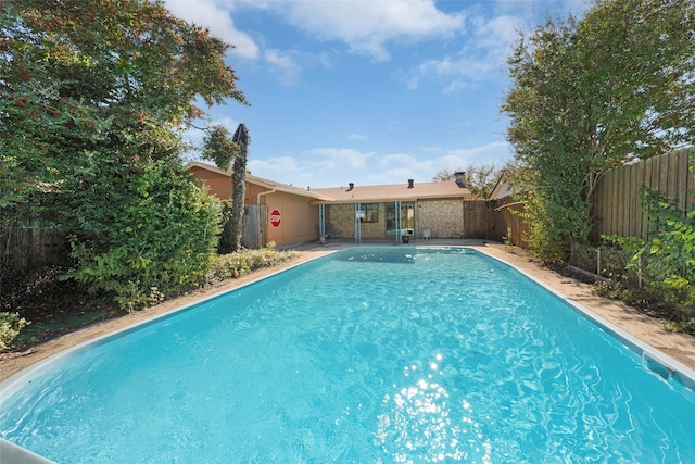 view of swimming pool