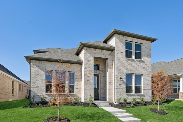 view of front of property featuring a front yard