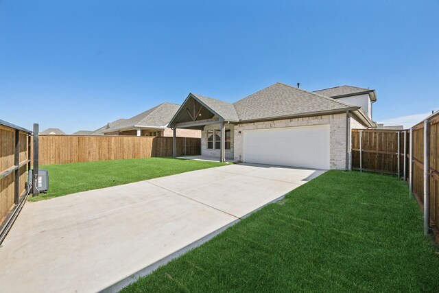 ranch-style house featuring cooling unit, a front yard, and a garage