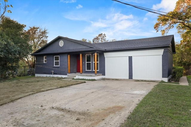 ranch-style house featuring a front lawn