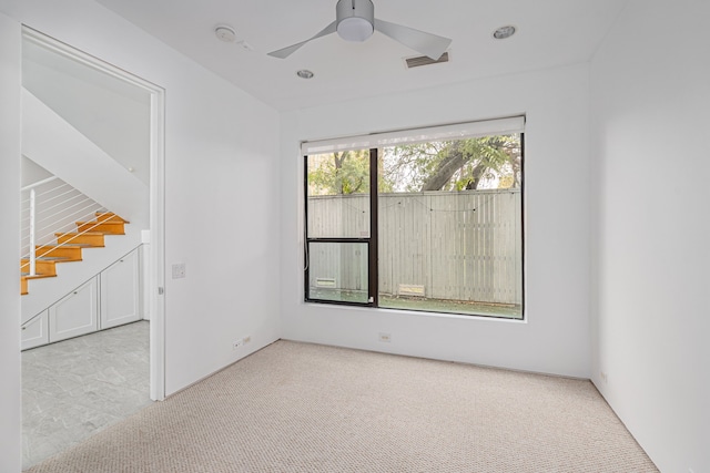 carpeted empty room featuring ceiling fan