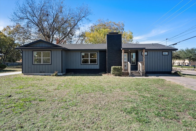 single story home featuring a front yard