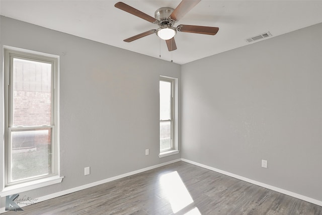 empty room featuring dark hardwood / wood-style floors and ceiling fan