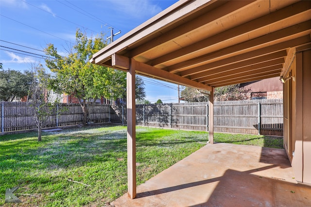 view of yard featuring a patio area