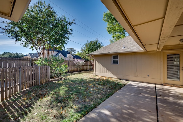 view of yard featuring a patio