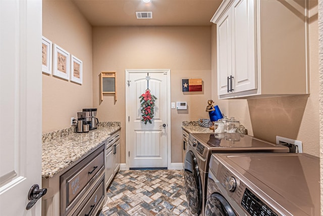 laundry room featuring cabinets and independent washer and dryer