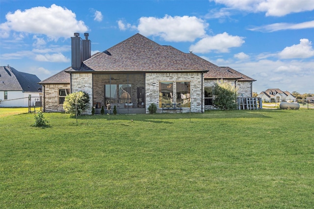 back of house featuring a lawn