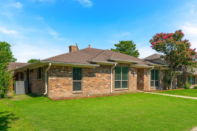 single story home featuring a front yard