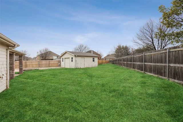 view of yard with a fenced backyard and an outdoor structure