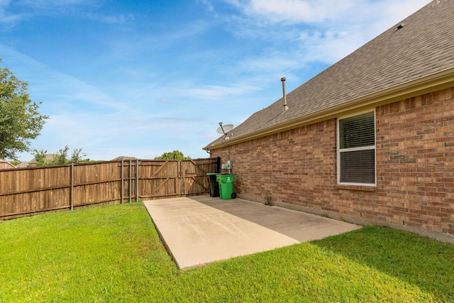 view of yard with a patio