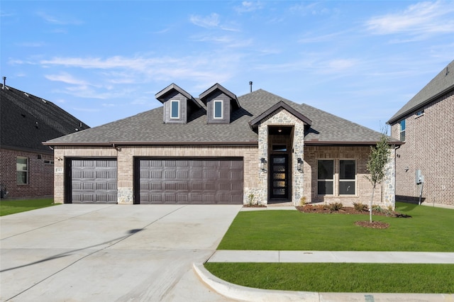 view of front of house featuring a front yard and a garage