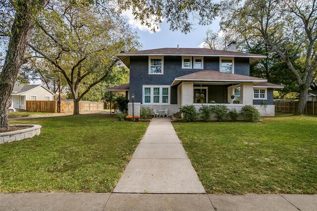 view of front facade featuring a front lawn