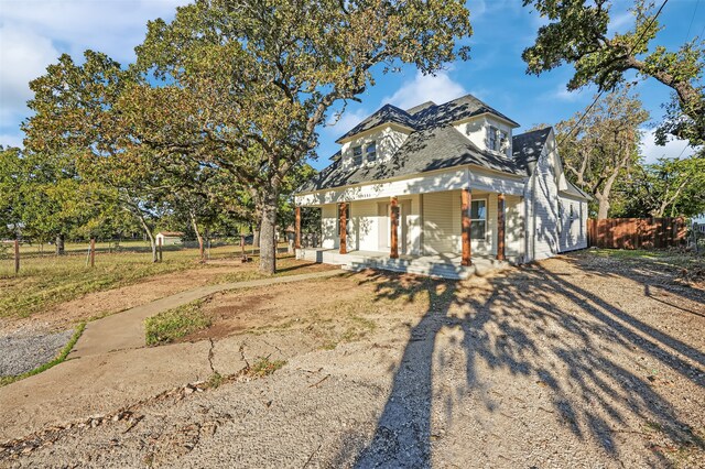 view of front facade featuring a porch