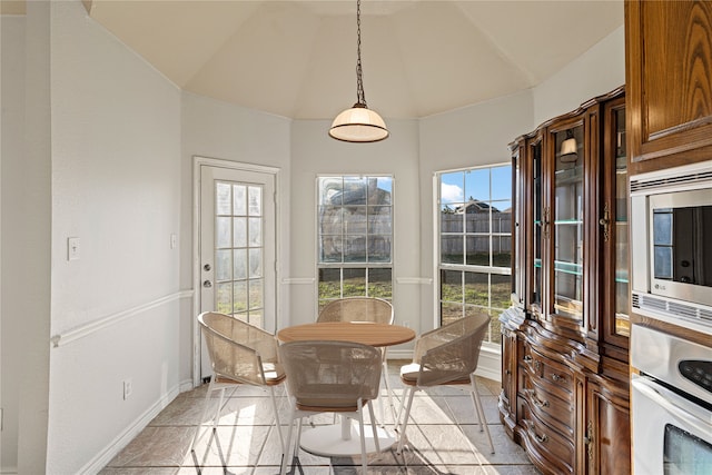 sunroom with lofted ceiling