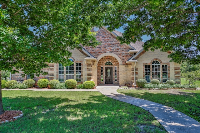 view of front of house with a front lawn