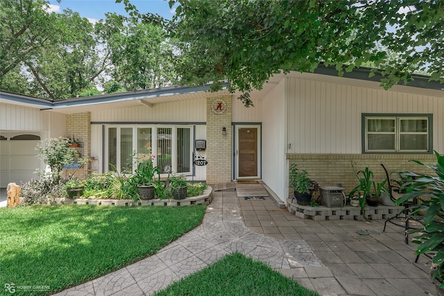 view of front of home with a front yard and a garage