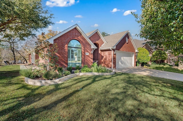 view of front of home featuring a front lawn