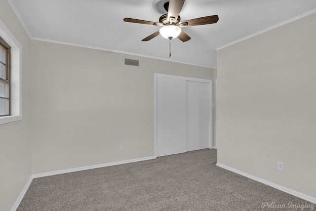 carpeted empty room featuring crown molding and ceiling fan