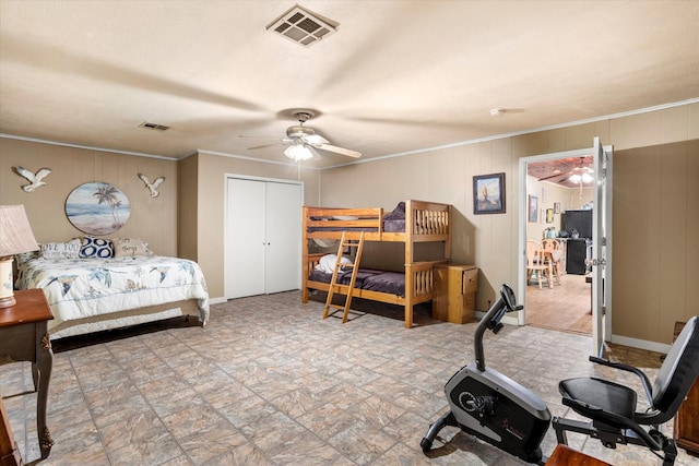 bedroom featuring crown molding, a closet, and ceiling fan