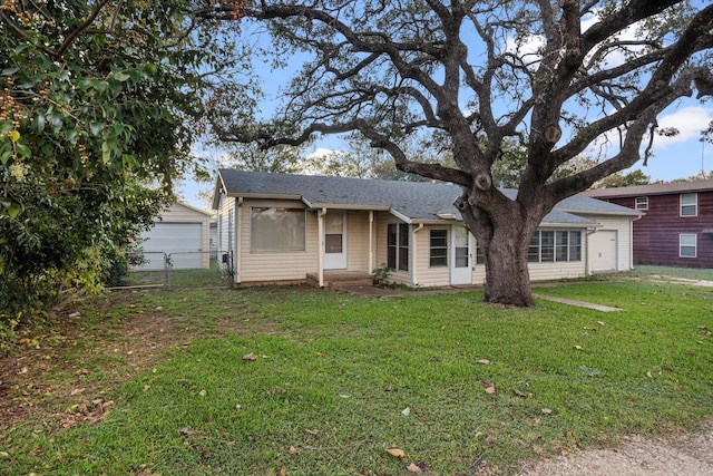 ranch-style house featuring a front yard